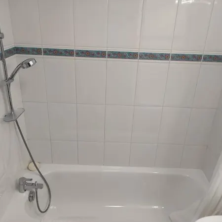 Avec Terrasse Proche Des Transports. Issy-les-Moulineaux