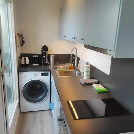 Avec Terrasse Proche Des Transports. Issy-les-Moulineaux